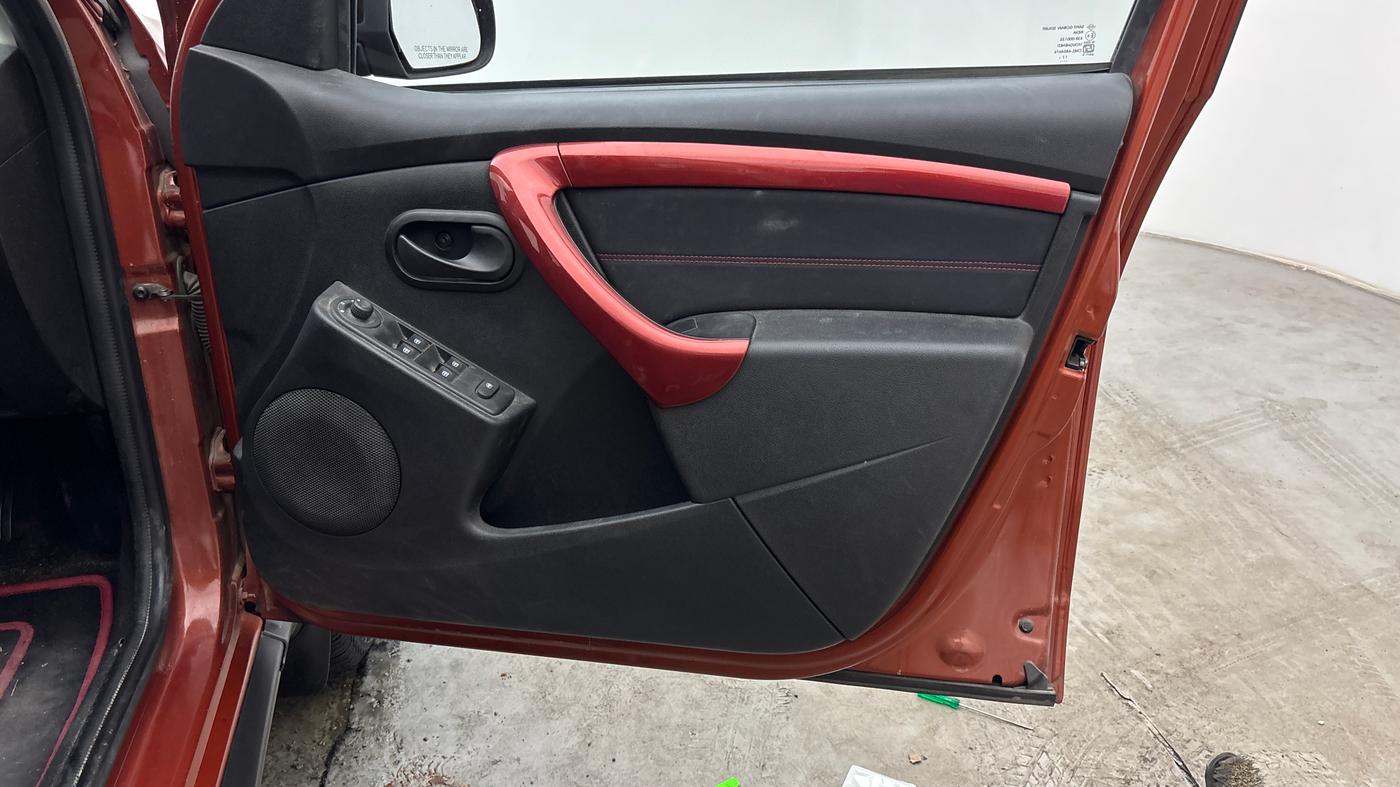 2018 Renault Duster RXS CVT, Petrol, Automatic, 15,395 km, Driver Side Door Panels Control