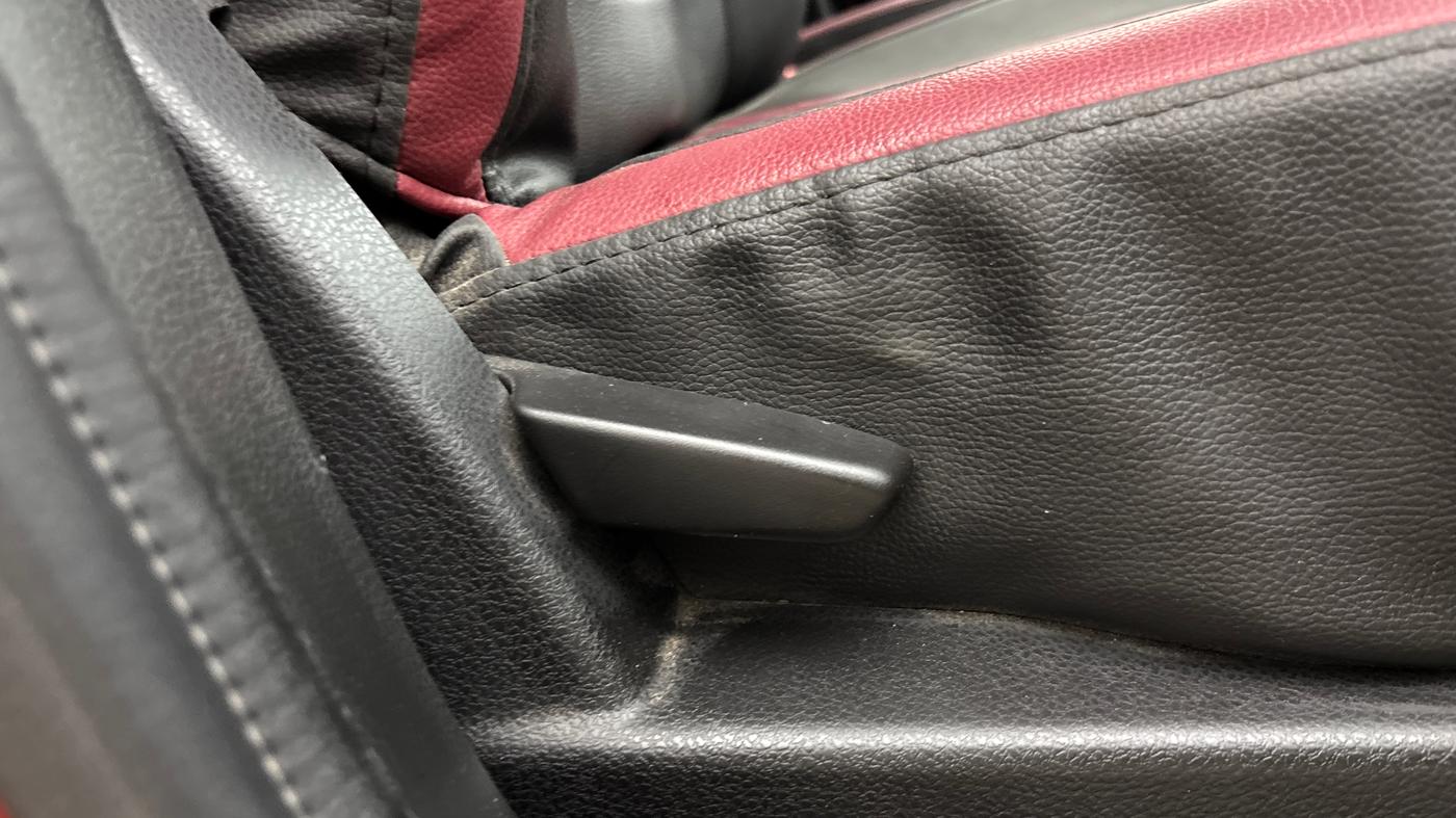 2018 Renault Duster RXS CVT, Petrol, Automatic, 15,395 km, Driver Side Adjustment Panel