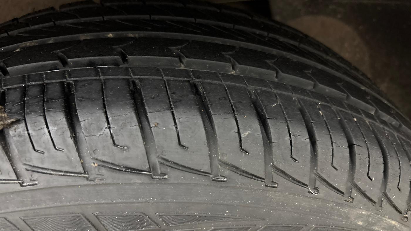 2018 Renault Duster RXS CVT, Petrol, Automatic, 15,395 km, Left Rear Tyre Tread