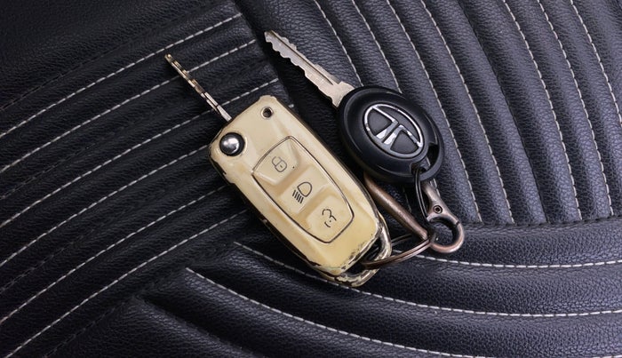 2018 Tata Tiago XT PETROL, Petrol, Manual, 42,758 km, Key Close Up