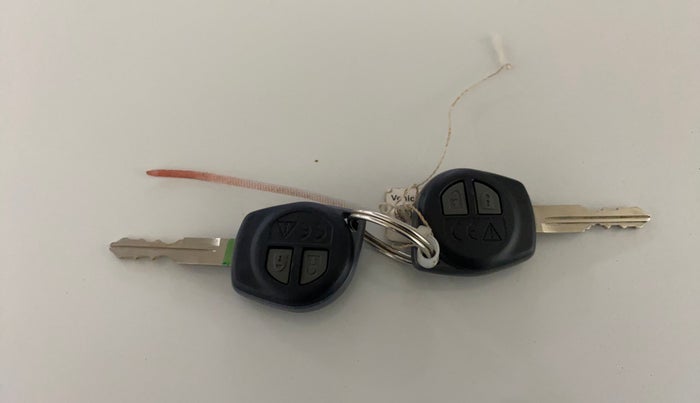 2023 Maruti Swift VXI, Petrol, Manual, 37,670 km, Key Close Up