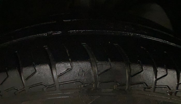 2023 Maruti Swift VXI, Petrol, Manual, 37,670 km, Right Front Tyre Tread