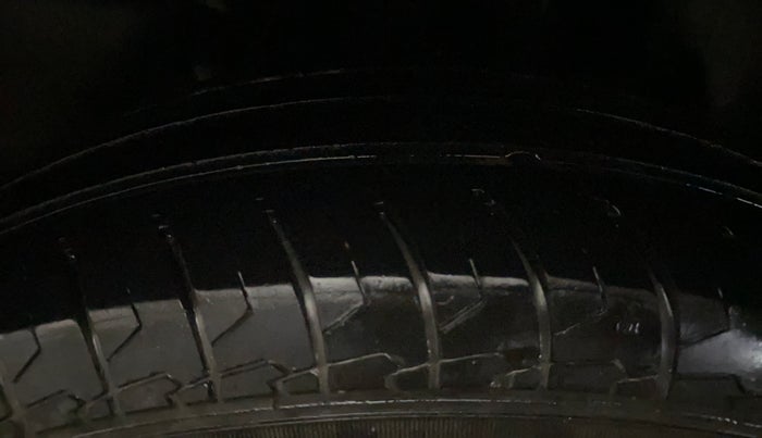 2023 Maruti Swift VXI, Petrol, Manual, 37,670 km, Left Rear Tyre Tread