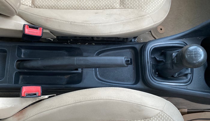 2017 Volkswagen Ameo COMFORTLINE PLUS 1.2L, Petrol, Manual, 1,43,785 km, Gear Lever