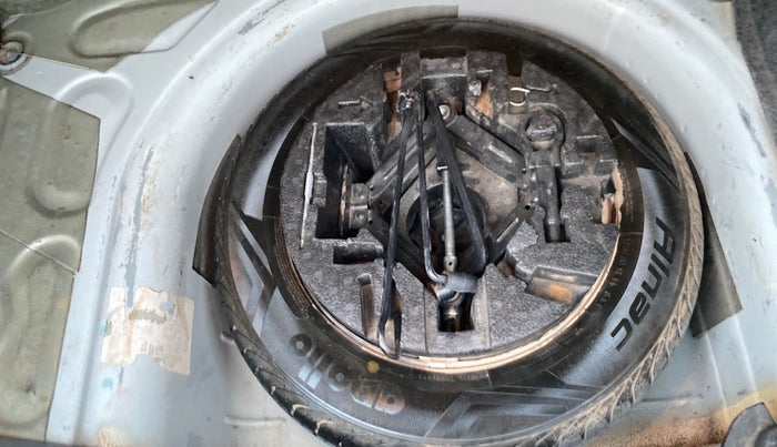 2017 Volkswagen Ameo COMFORTLINE PLUS 1.2L, Petrol, Manual, 1,43,785 km, Spare Tyre