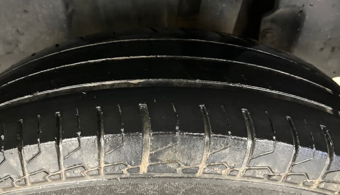 2019 Maruti Swift LXI, Petrol, Manual, 87,691 km, Left Rear Tyre Tread