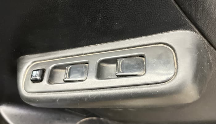 2019 Maruti Swift LXI, Petrol, Manual, 87,691 km, Driver Side Door Panels Control