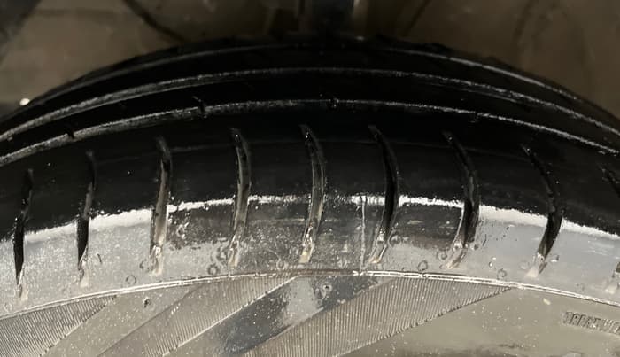 2019 Maruti Swift LXI, Petrol, Manual, 87,691 km, Left Front Tyre Tread