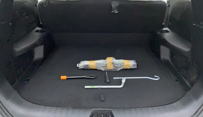 2022 Mahindra XUV700 MX P MT 5 STR, Petrol, Manual, 2,432 km, Boot Inside