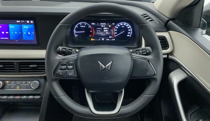 2022 Mahindra XUV700 MX P MT 5 STR, Petrol, Manual, 2,432 km, Steering Wheel Close Up