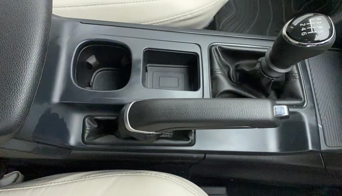 2022 Mahindra XUV700 MX P MT 5 STR, Petrol, Manual, 2,432 km, Gear Lever