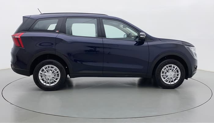 2022 Mahindra XUV700 MX P MT 5 STR, Petrol, Manual, 2,432 km, Right Side