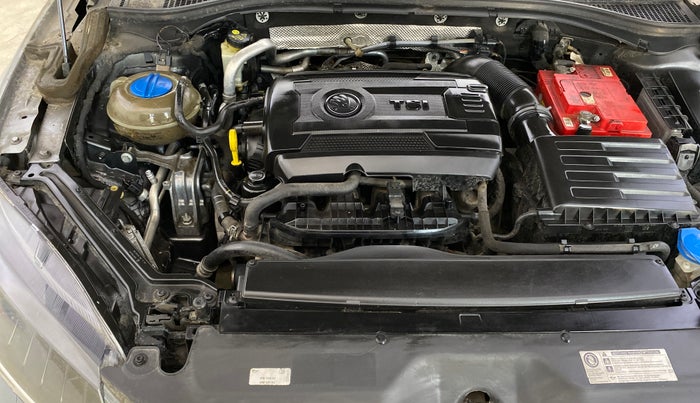 2017 Skoda Superb L&K 1.8 TSI AT, Petrol, Automatic, 42,342 km, Engine View - Right