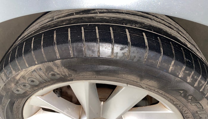 2017 Skoda Superb L&K 1.8 TSI AT, Petrol, Automatic, 42,342 km, Left Front Tyre Tread