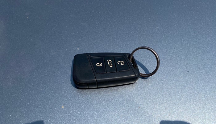 2017 Skoda Superb L&K 1.8 TSI AT, Petrol, Automatic, 42,342 km, Key Close Up