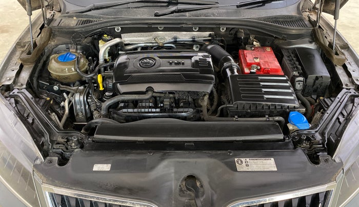 2017 Skoda Superb L&K 1.8 TSI AT, Petrol, Automatic, 42,342 km, Engine View