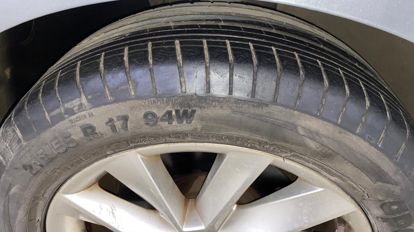 2017 Skoda Superb L&K 1.8 TSI AT, Petrol, Automatic, 42,342 km, Right Front Tyre Tread