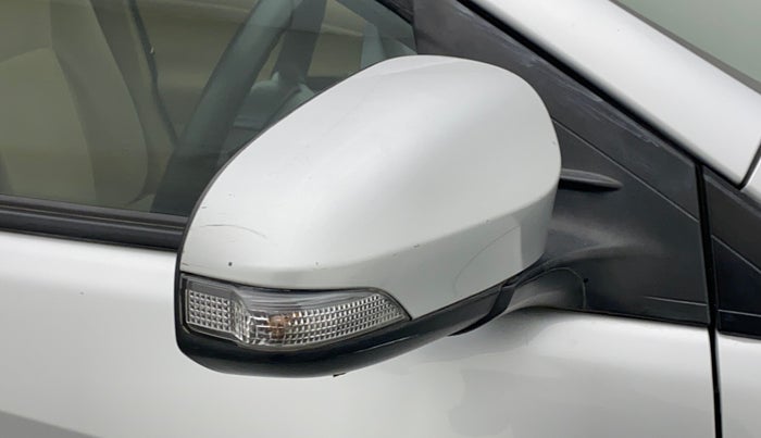 2018 Toyota YARIS G MT, CNG, Manual, 64,453 km, Right rear-view mirror - Folding motor not working
