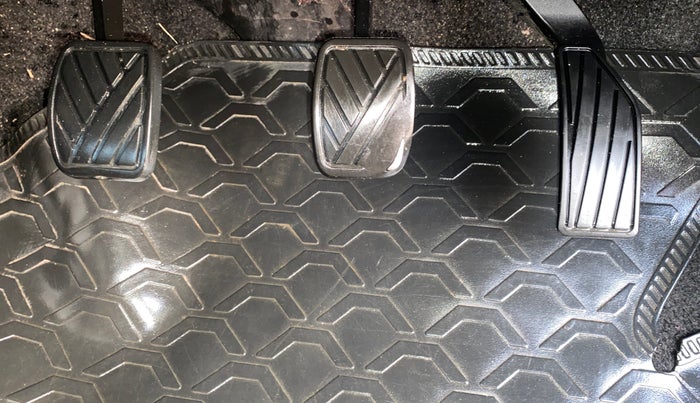 2014 Maruti Swift VDI, Diesel, Manual, 1,07,149 km, Pedals