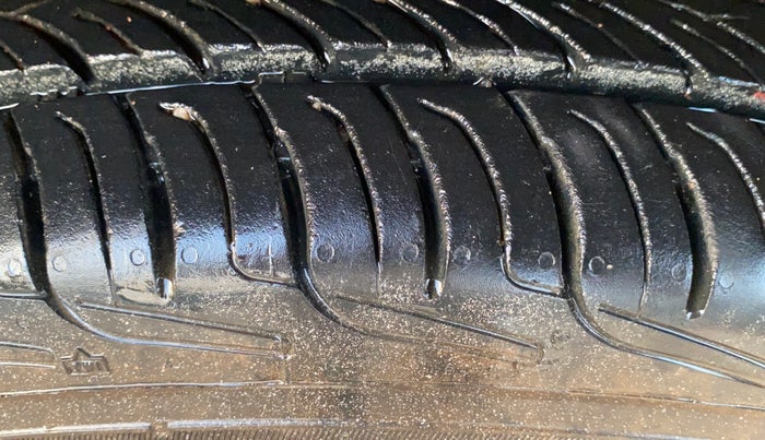 2014 Maruti Swift VDI, Diesel, Manual, 1,07,149 km, Right Front Tyre Tread