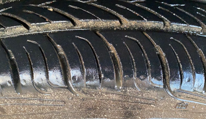 2014 Maruti Swift VDI, Diesel, Manual, 1,07,149 km, Left Front Tyre Tread