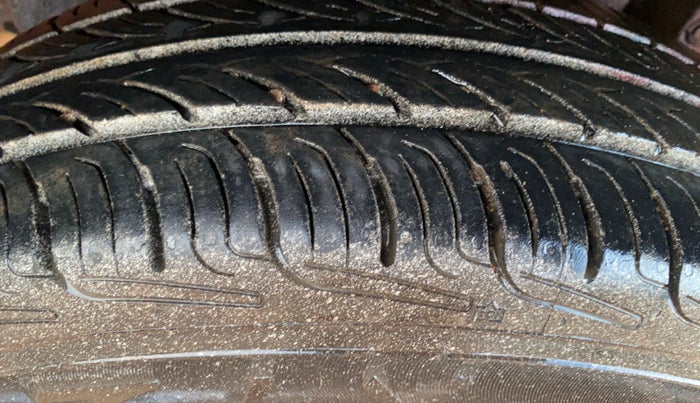 2014 Maruti Swift VDI, Diesel, Manual, 1,07,149 km, Left Rear Tyre Tread