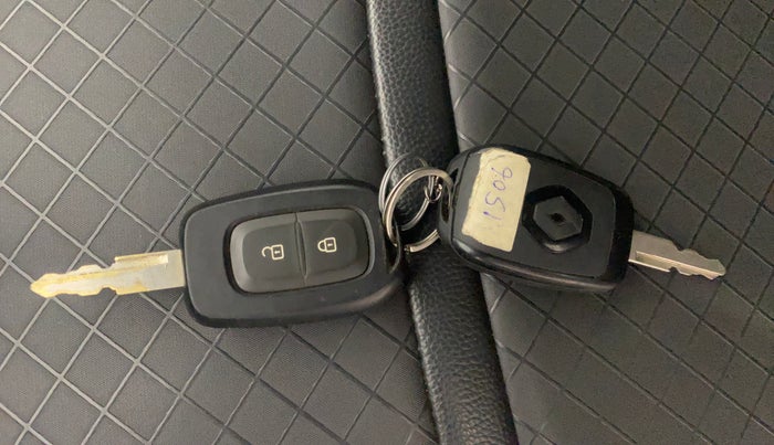 2021 Renault Kwid RXT 1.0 AMT (O), Petrol, Automatic, 28,418 km, Key Close Up