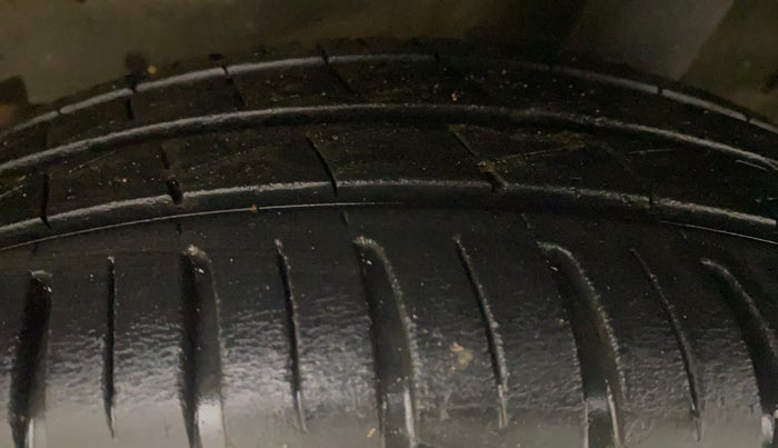 2021 Renault Kwid RXT 1.0 AMT (O), Petrol, Automatic, 28,418 km, Left Rear Tyre Tread