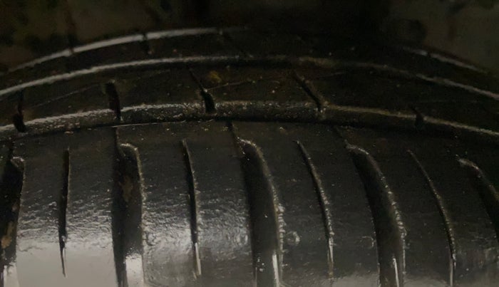 2021 Renault Kwid RXT 1.0 AMT (O), Petrol, Automatic, 28,418 km, Right Front Tyre Tread