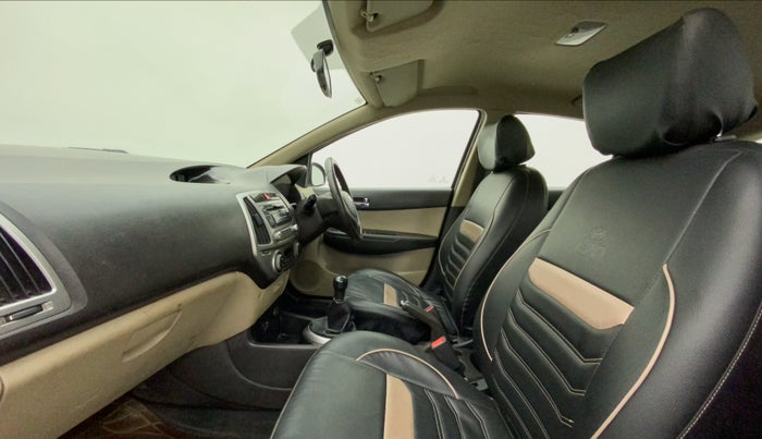 2013 Hyundai i20 MAGNA (O) 1.2, Petrol, Manual, 94,424 km, Right Side Front Door Cabin