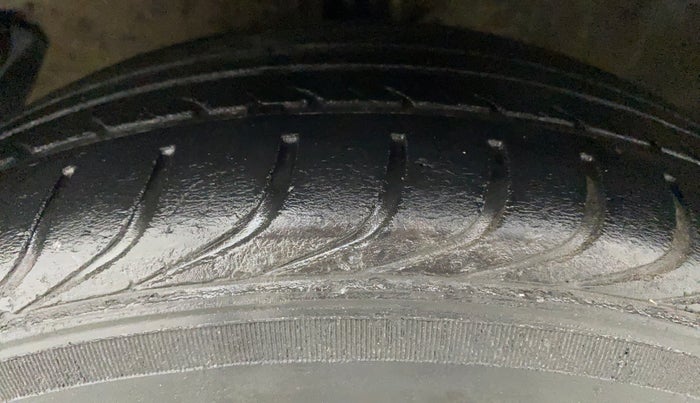 2013 Hyundai i20 MAGNA (O) 1.2, Petrol, Manual, 94,424 km, Left Front Tyre Tread