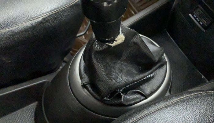 2013 Hyundai i20 MAGNA (O) 1.2, Petrol, Manual, 94,424 km, Gear lever - Boot cover slightly torn