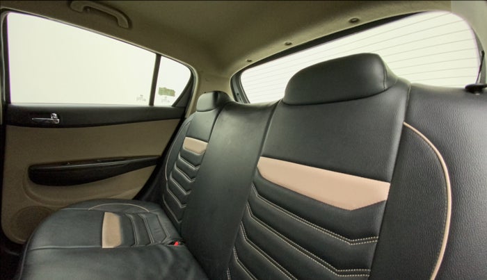 2013 Hyundai i20 MAGNA (O) 1.2, Petrol, Manual, 94,424 km, Right Side Rear Door Cabin