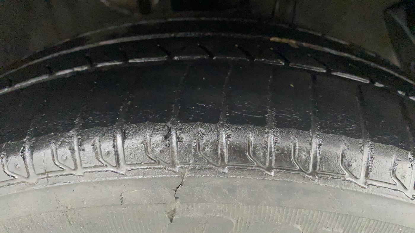 2013 Hyundai i20 MAGNA (O) 1.2, Petrol, Manual, 94,424 km, Right Front Tyre Tread