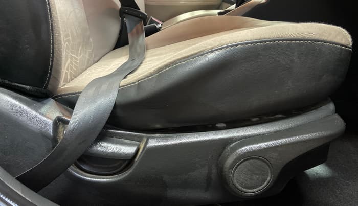 2014 Hyundai Xcent SX AT 1.2 (O), Petrol, Automatic, 44,934 km, Driver Side Adjustment Panel