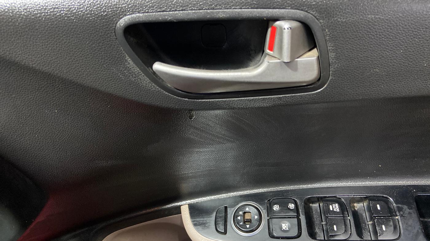 2014 Hyundai Xcent SX AT 1.2 (O), Petrol, Automatic, 44,934 km, Driver Side Door Panels Control