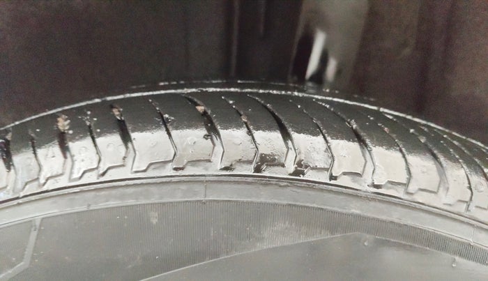 2024 Renault Kiger RXZ MT, Petrol, Manual, 38,293 km, Left Rear Tyre Tread