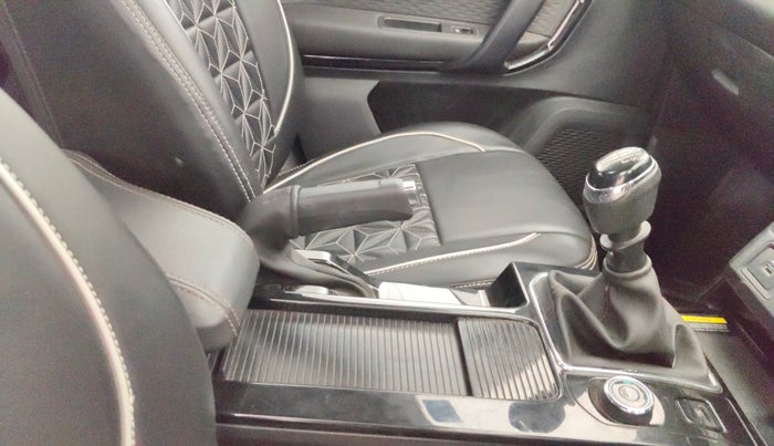 2024 Renault Kiger RXZ MT, Petrol, Manual, 38,293 km, Gear Lever