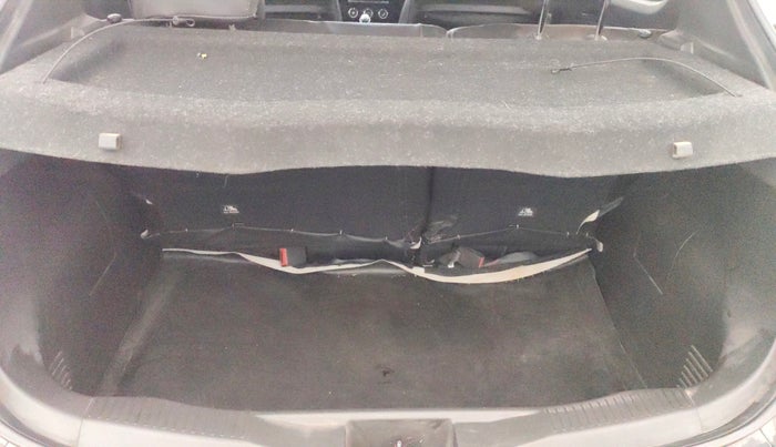 2024 Renault Kiger RXZ MT, Petrol, Manual, 38,293 km, Boot Inside