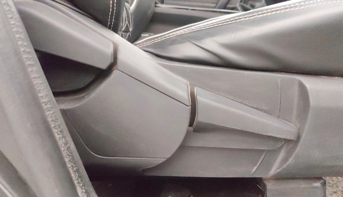 2024 Renault Kiger RXZ MT, Petrol, Manual, 38,293 km, Driver Side Adjustment Panel