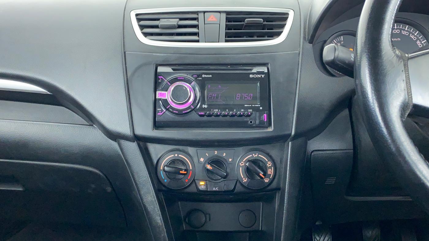 2017 Maruti Swift LXI OPT, Petrol, Manual, 23,325 km, Air Conditioner
