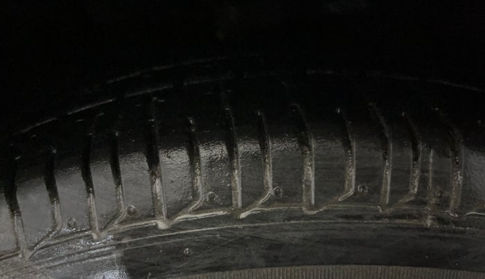 2015 Hyundai i10 SPORTZ 1.1, Petrol, Manual, 33,960 km, Left Front Tyre Tread