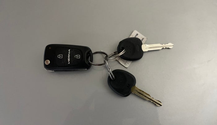 2015 Hyundai i10 SPORTZ 1.1, Petrol, Manual, 33,960 km, Key Close Up