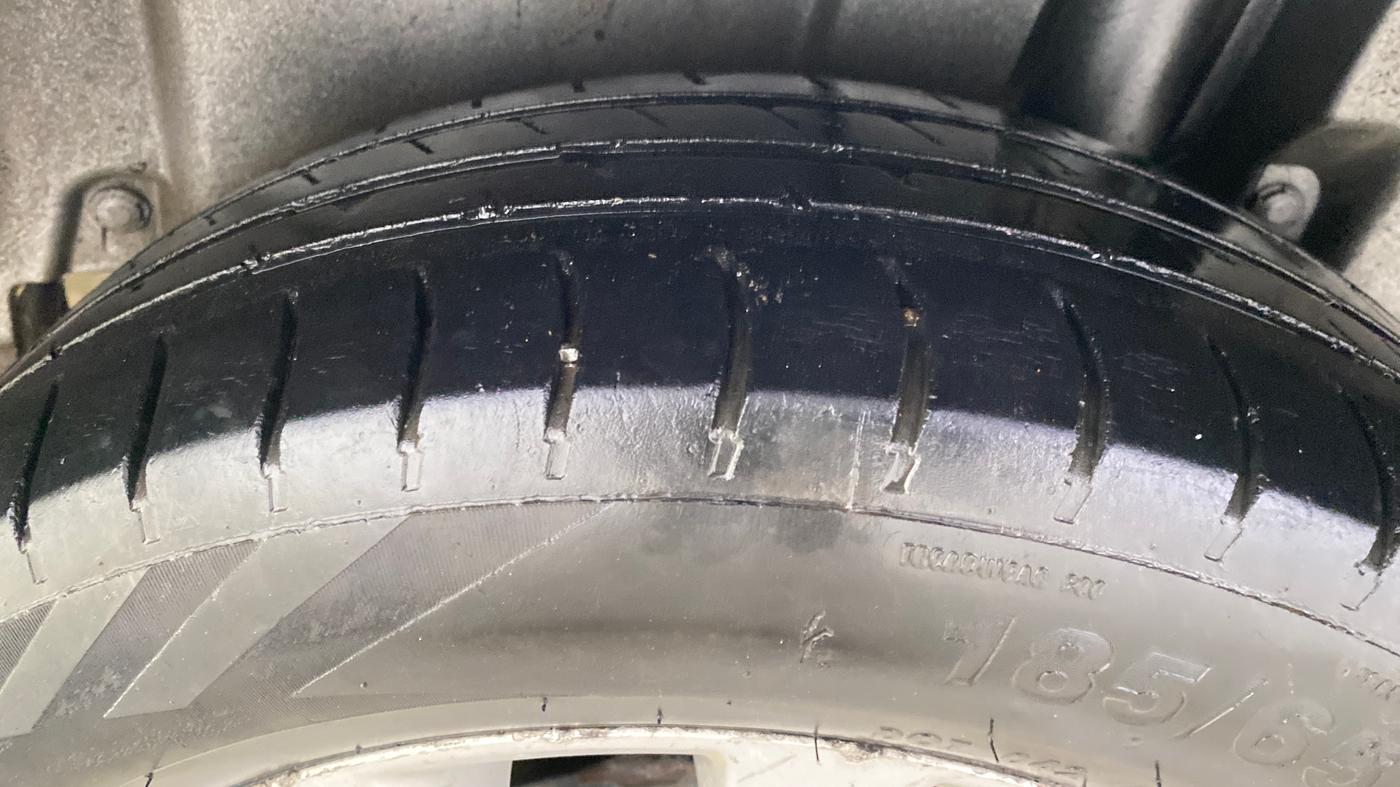 2017 Maruti Ertiga VXI CNG, CNG, Manual, 77,917 km, Left Rear Tyre Tread