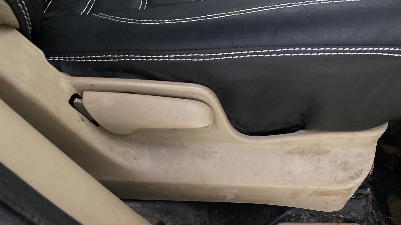 2017 Maruti Ertiga VXI CNG, CNG, Manual, 77,917 km, Driver Side Adjustment Panel