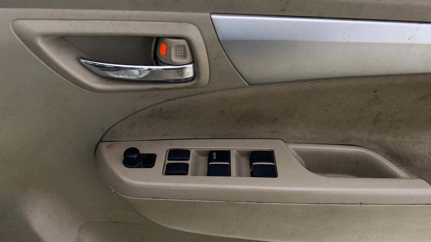 2017 Maruti Ertiga VXI CNG, CNG, Manual, 77,917 km, Driver Side Door Panels Control