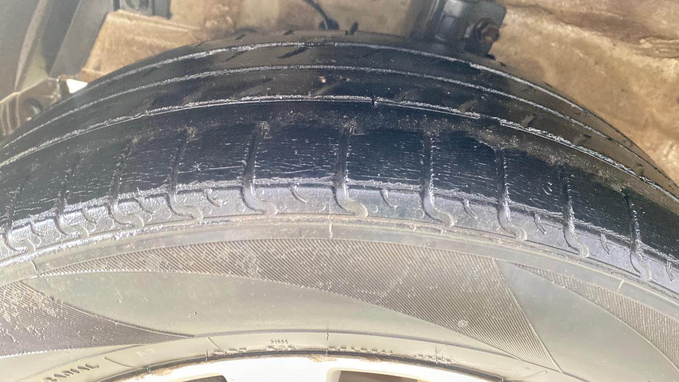 2017 Maruti Ertiga VXI CNG, CNG, Manual, 77,917 km, Left Front Tyre Tread