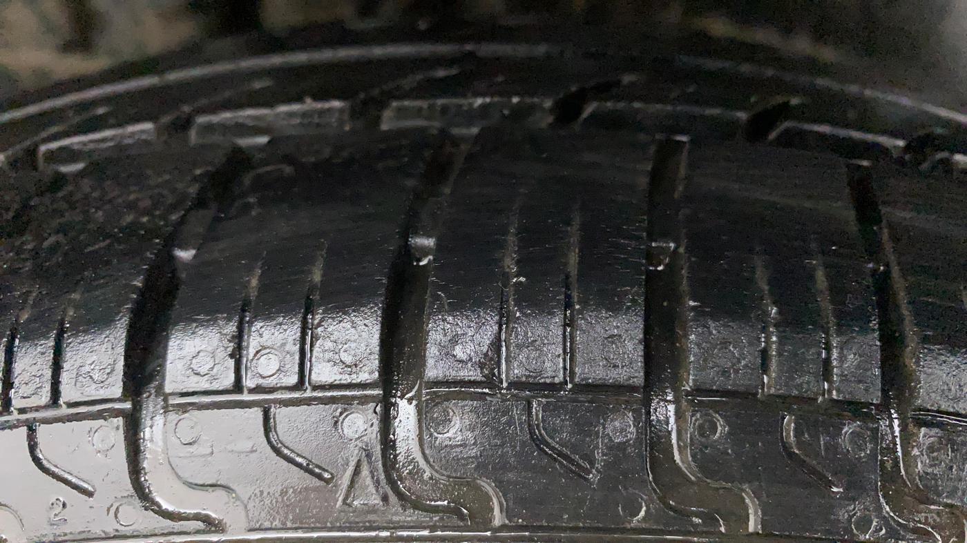 2017 Maruti Swift VXI, Petrol, Manual, 99,645 km, Right Rear Tyre Tread