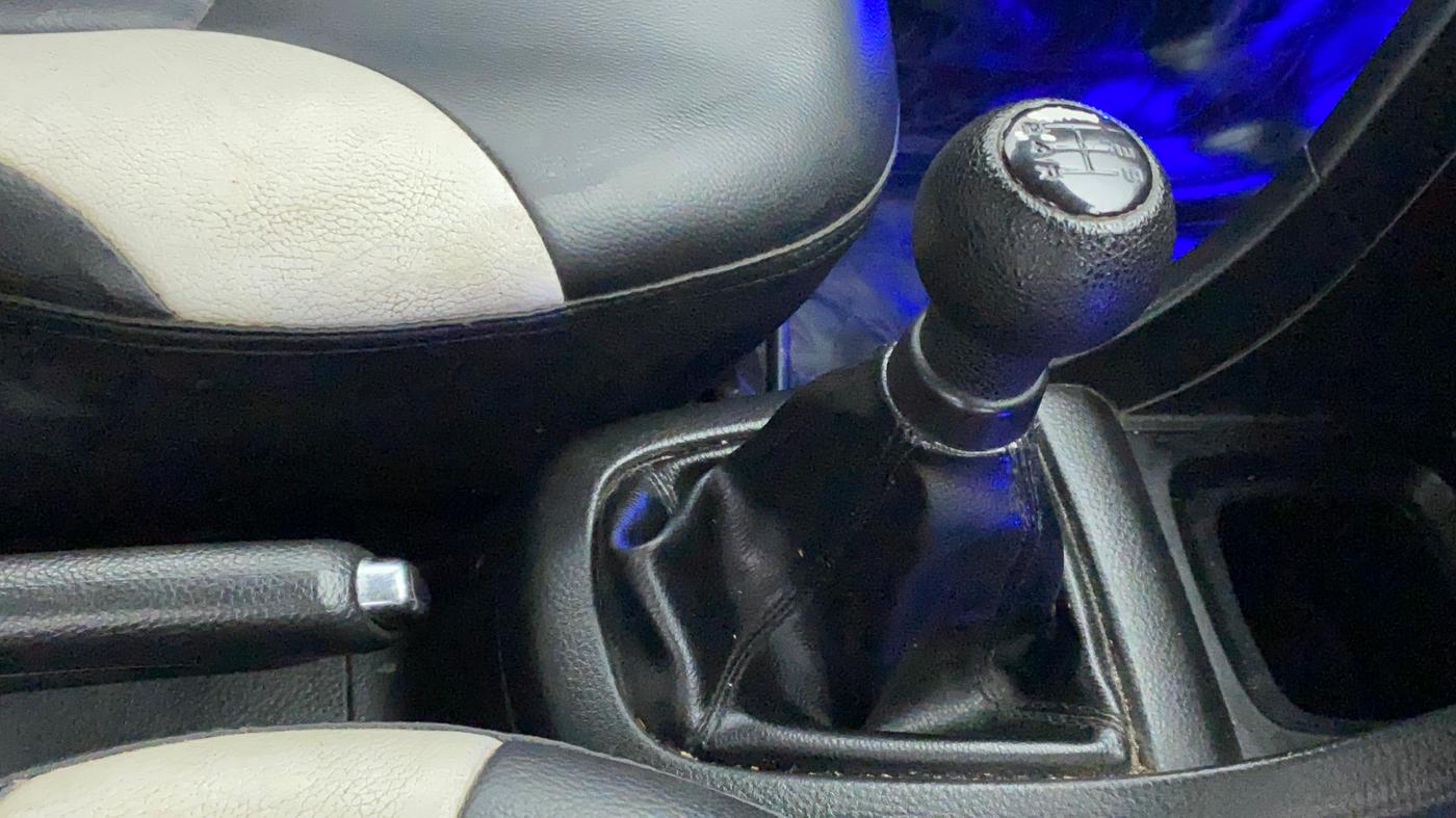 2017 Maruti Swift VXI, Petrol, Manual, 99,645 km, Gear Lever