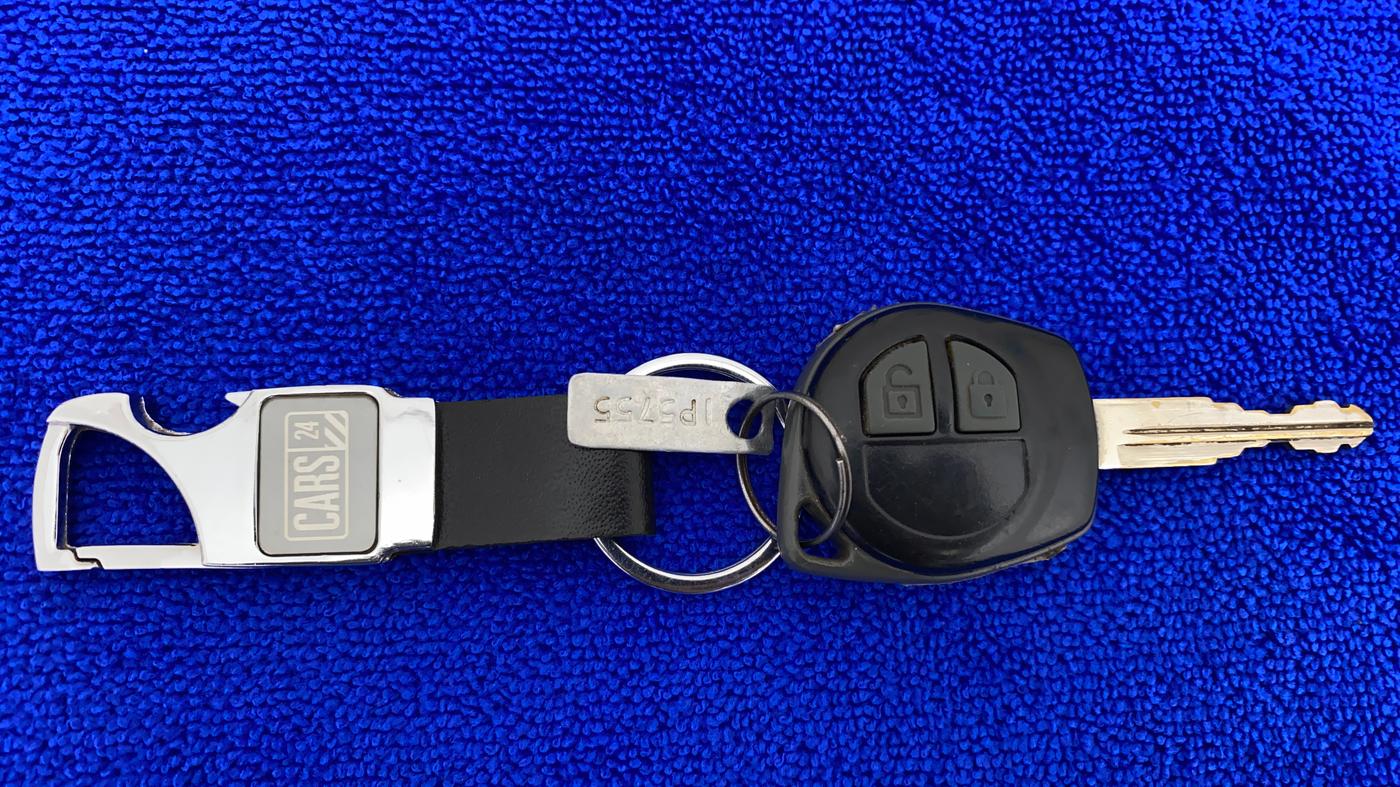 2017 Maruti Swift VXI, Petrol, Manual, 99,645 km, Key Close Up